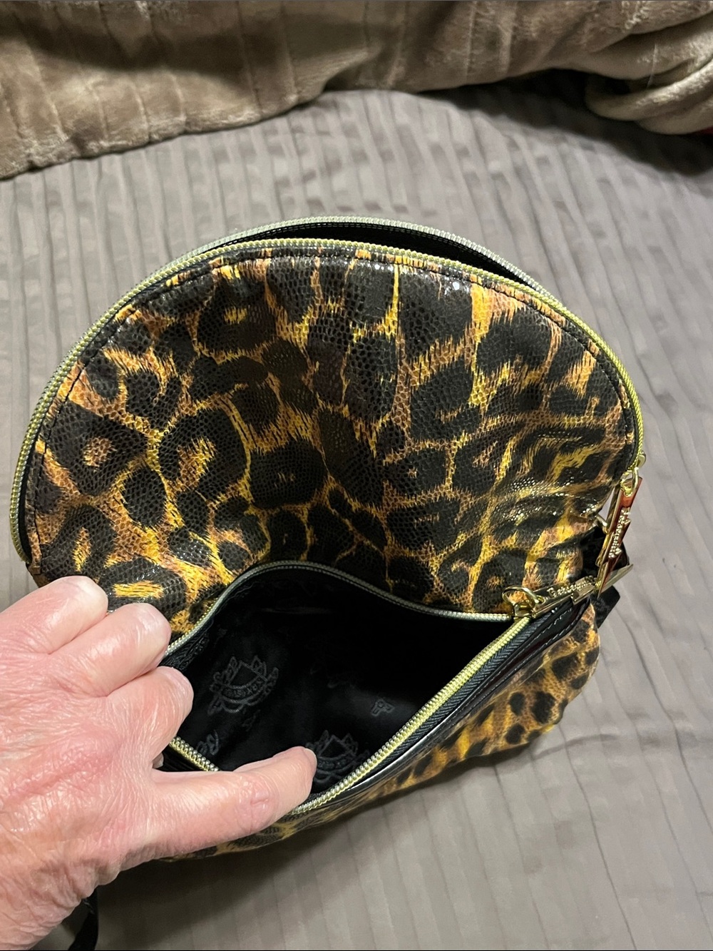 New NWT Betsey Johnson Betseyville Leopard Print Crossbody with Gold Stud Trim - Picture 10 of 16